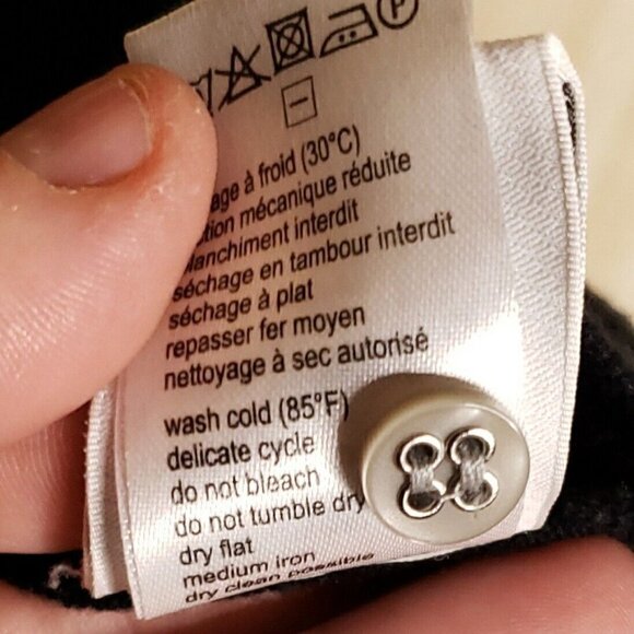 Lacoste Womens Black Lightweight V Neck Sweater XS - Picture 8 of 9